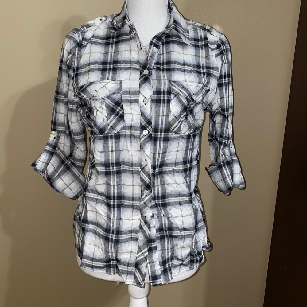 Teen/women’s button down blouse! NWT!